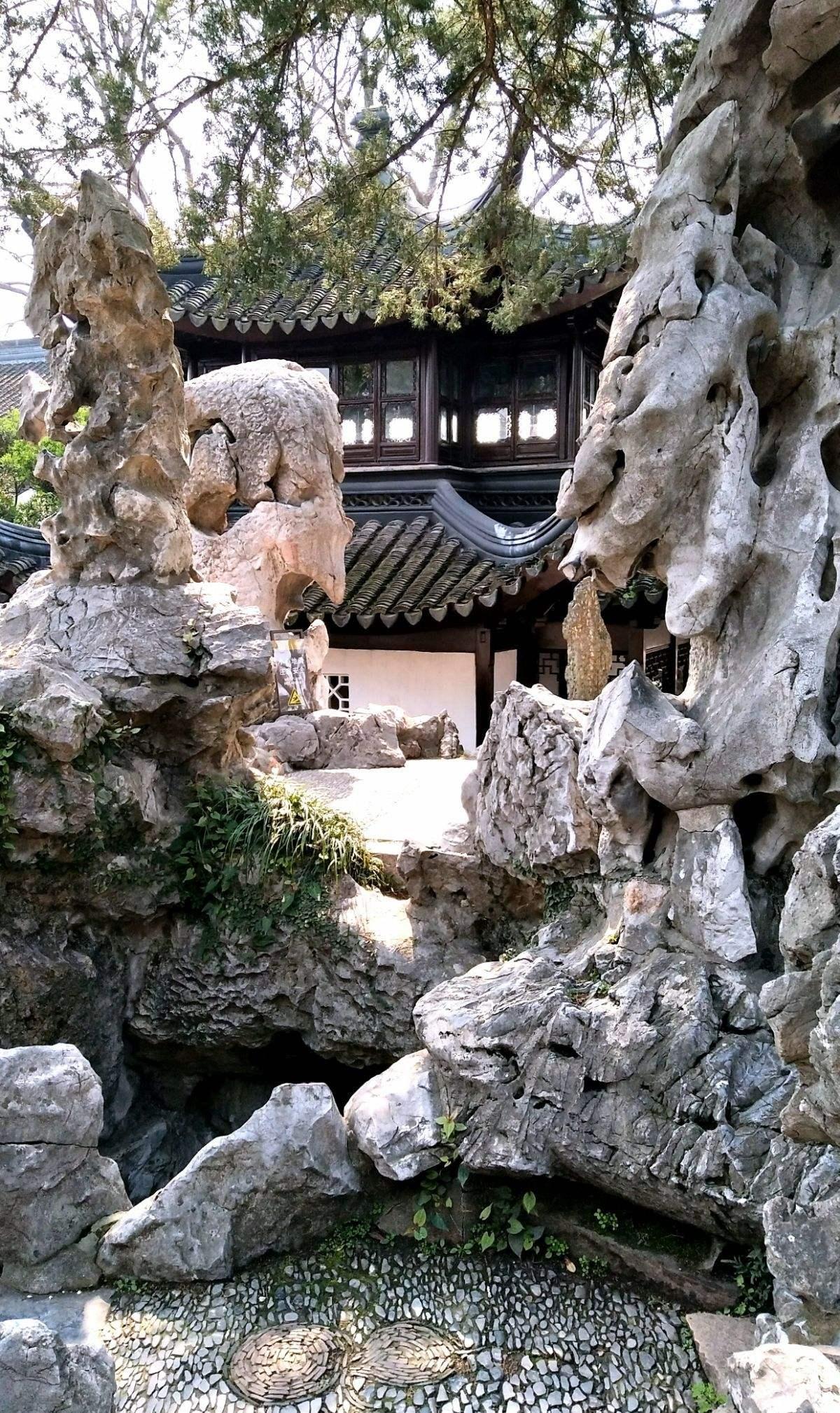 世界遗产名录之狮子林狮子林位于江苏省苏州市姑苏区东北的园林路毗邻