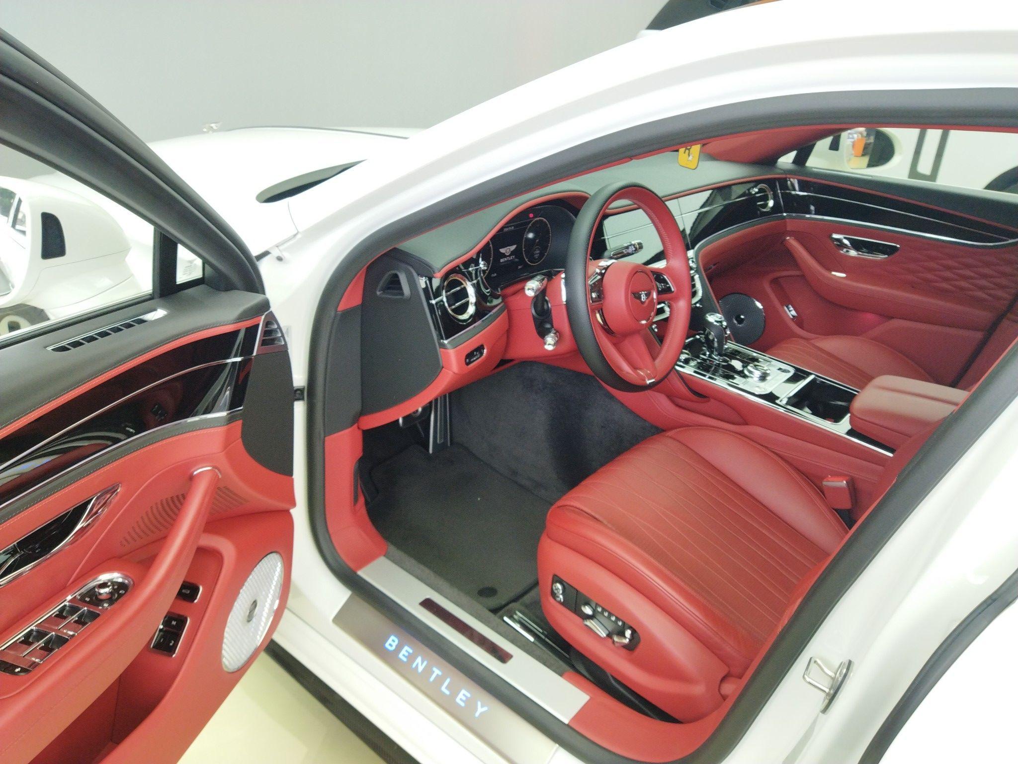 落地400多万的宾利飞驰穆勒版开了三年跟新的一样