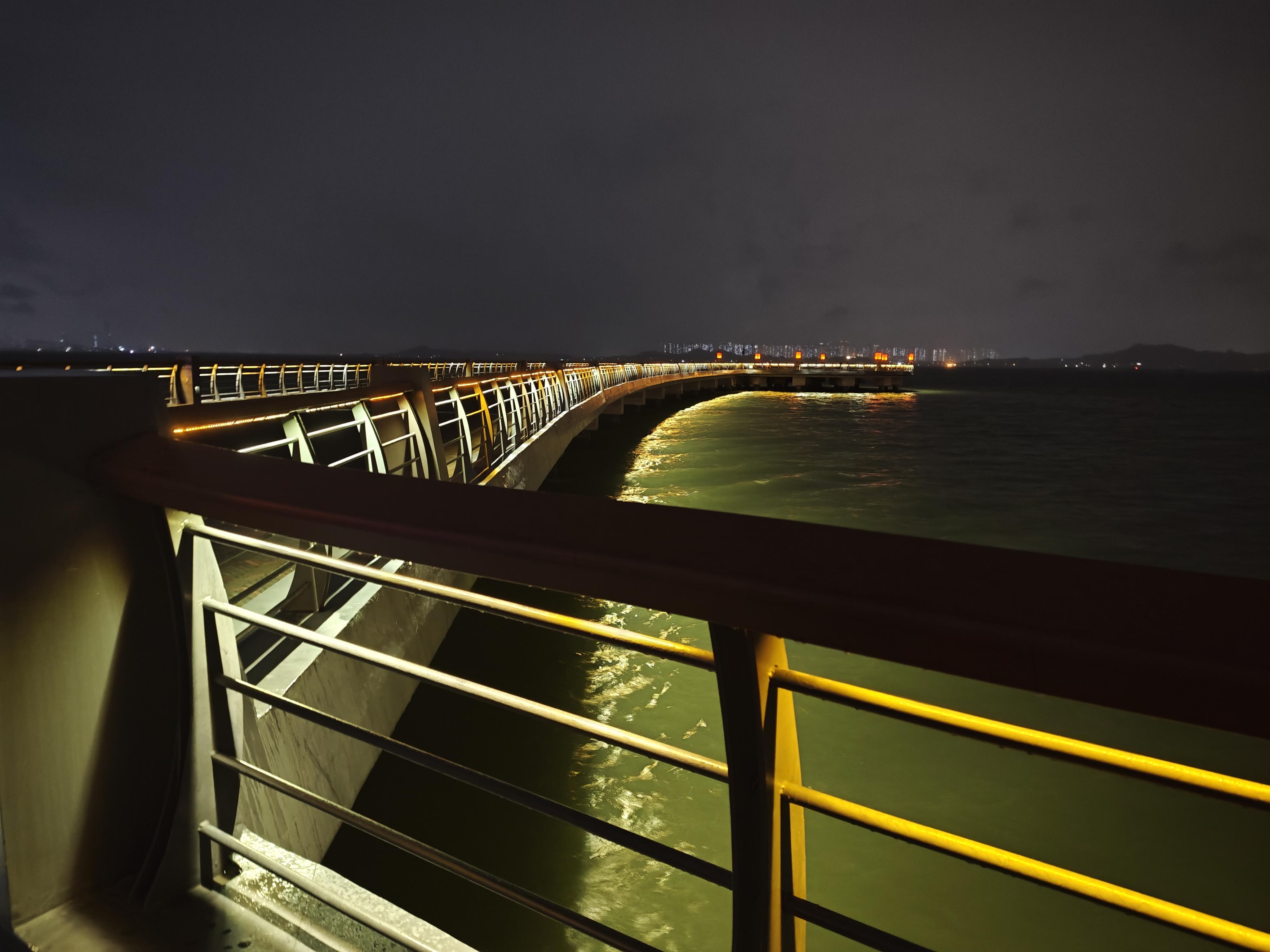 夜晚的图片海边图片