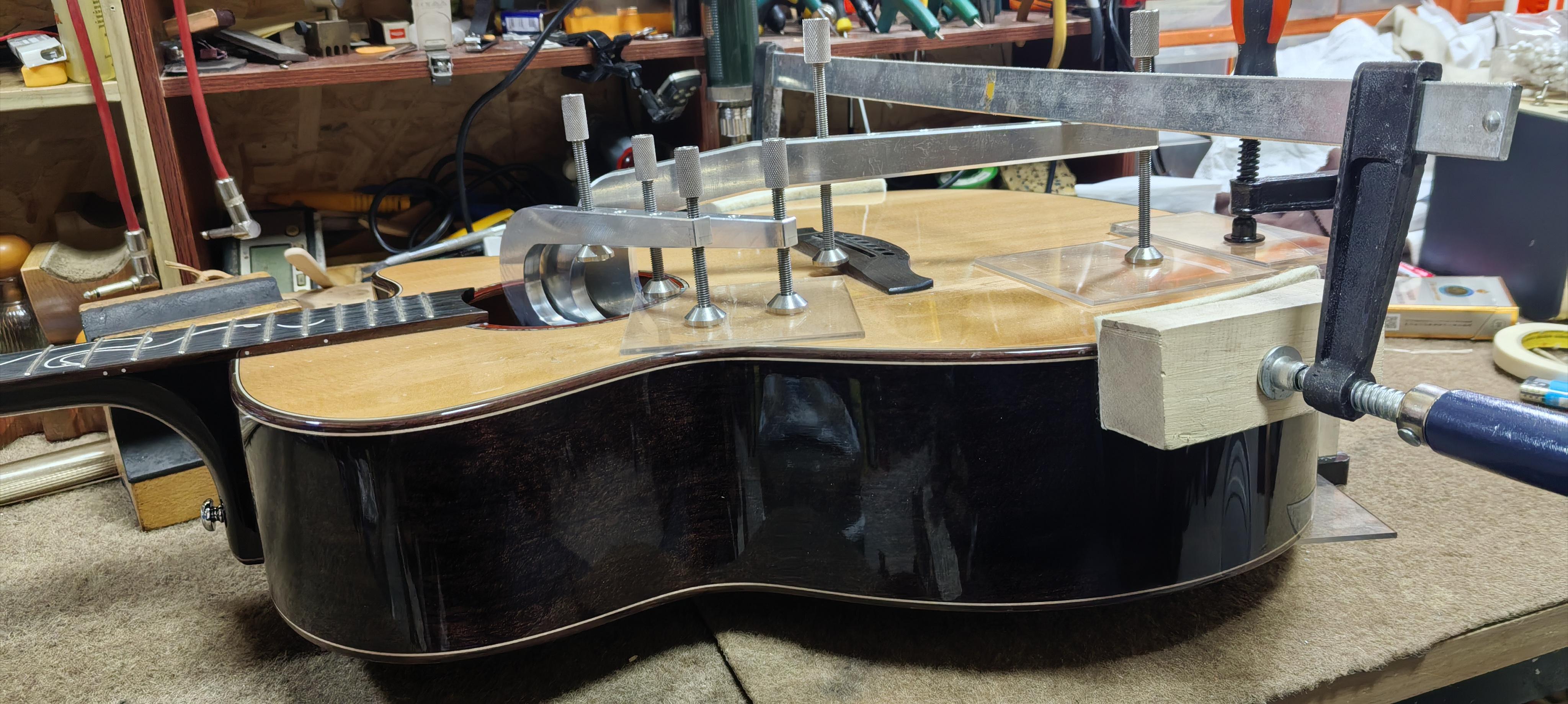 吉他小院 的想法: 严重的吉他面板开裂