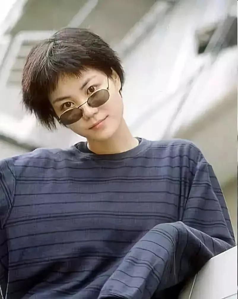 最喜欢的港台歌手之一王菲王菲fayewong出生于1969年8月8日是中国香港