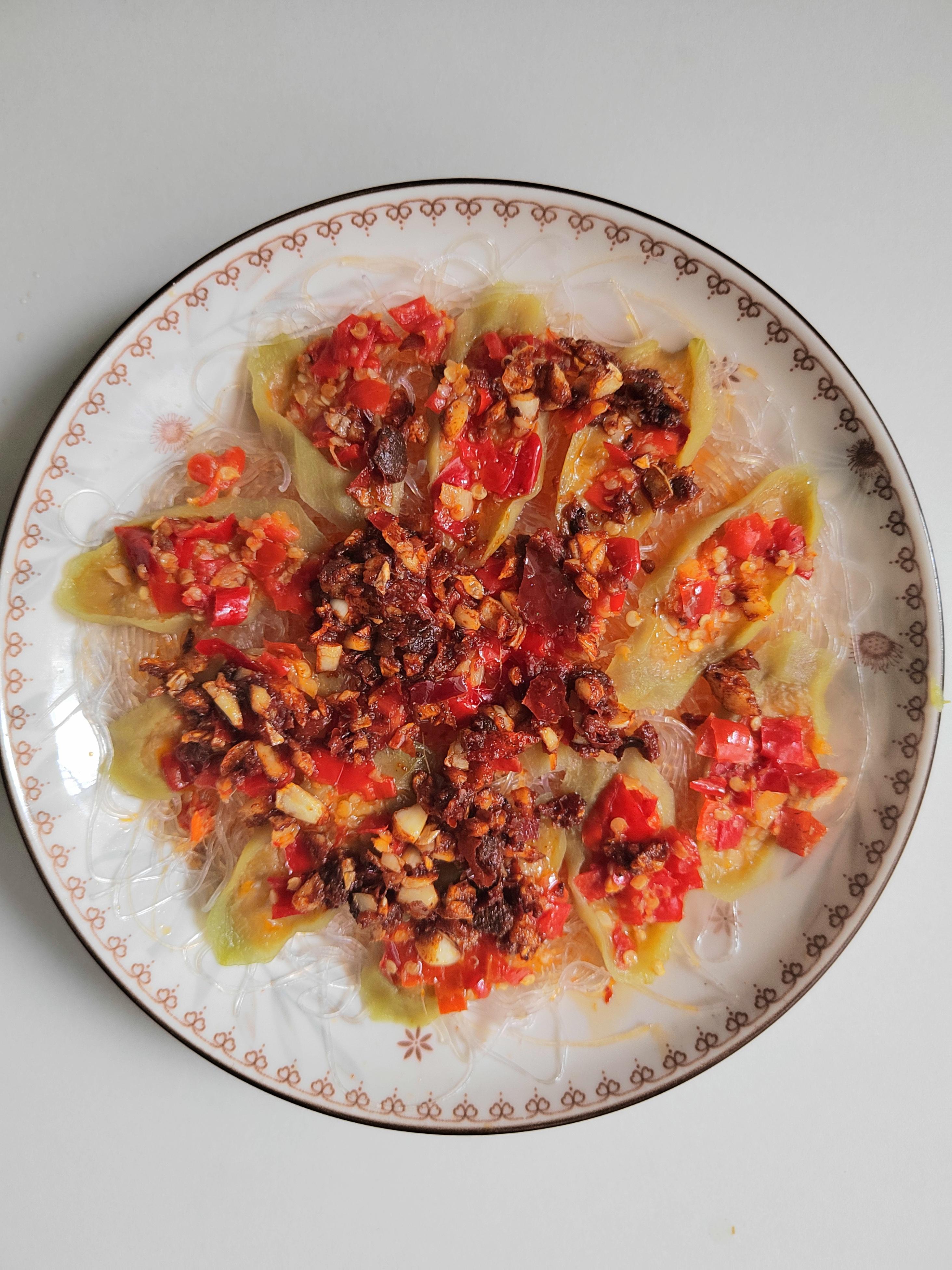 粉蒸胡萝卜,材料简单,操作简单,成品味道很赞.2.蒜蓉粉丝蒸丝瓜