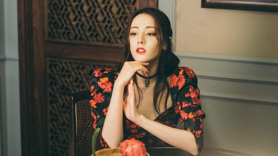 迪丽热巴黄景瑜晒照房间背景一样,再传绯闻 | 6月28日,迪丽热巴和