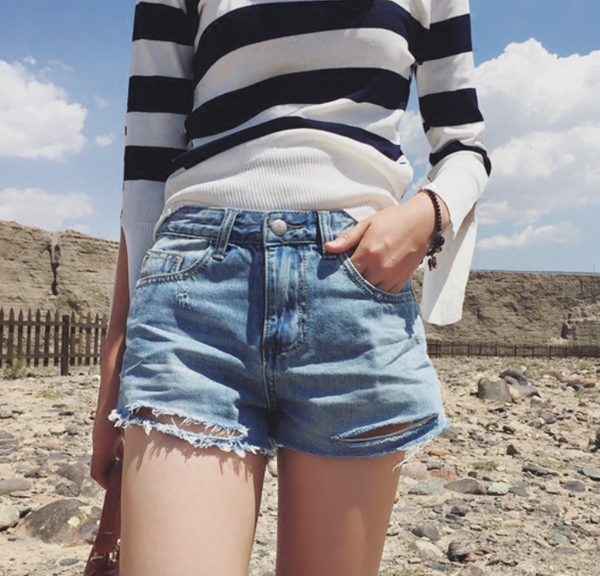 大学女生如何在预算有限情况下穿出品味?