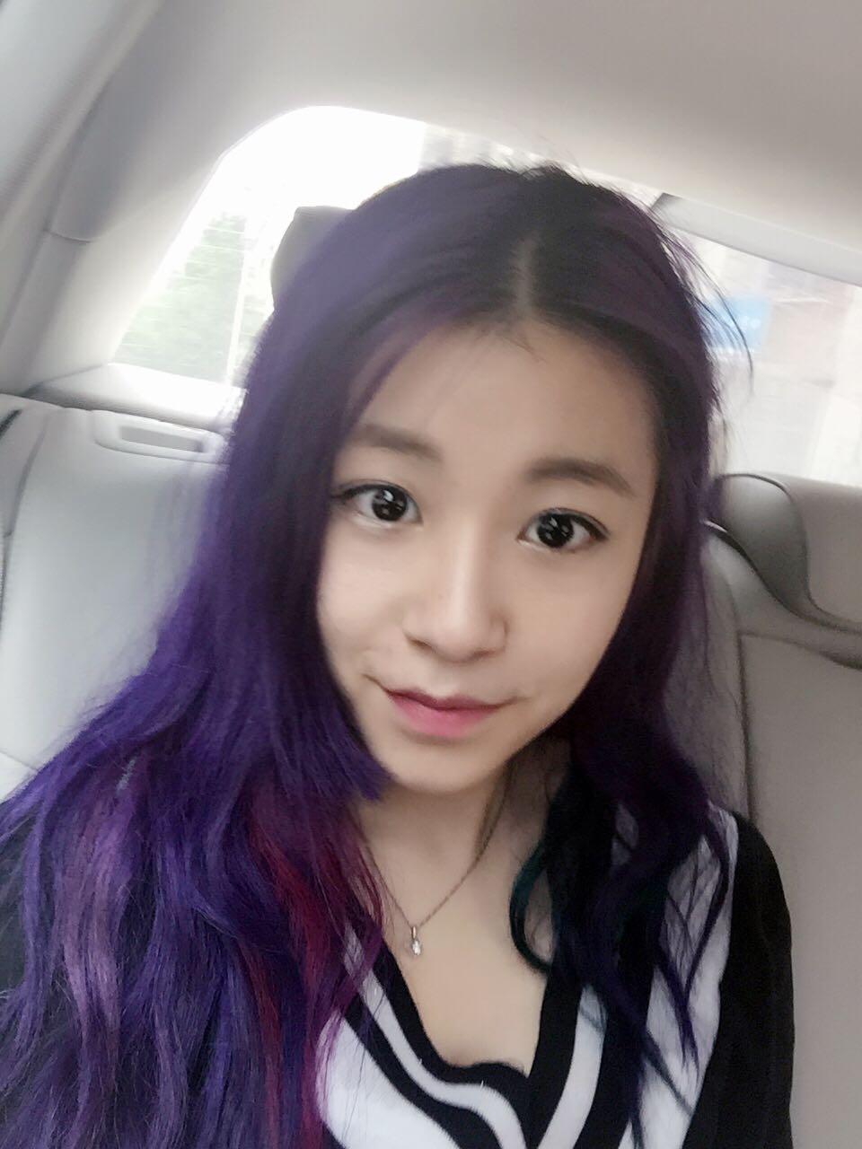 头发染的很夸张是什么体验? - 半三米的回答