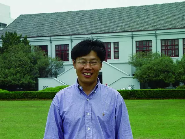 刚恢复高考的那几届考上大学的学生,放到现在