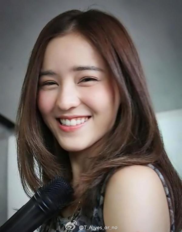 aom 泰国明星 超级喜欢她笑起来的样子 好美好美好美!月亮眼