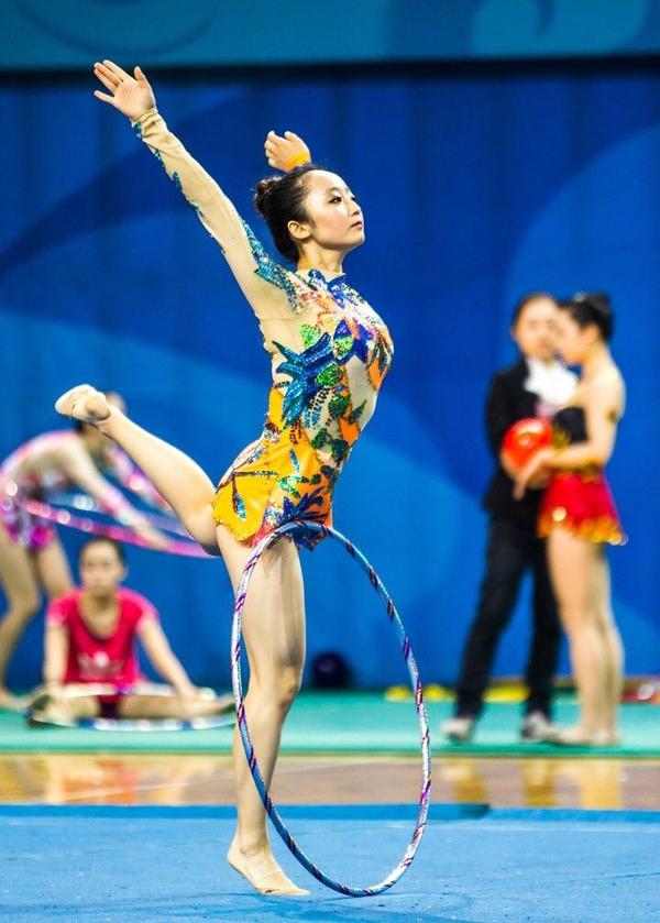 20岁修一门艺术体操课程认真锻炼一年后可以修正体型呢