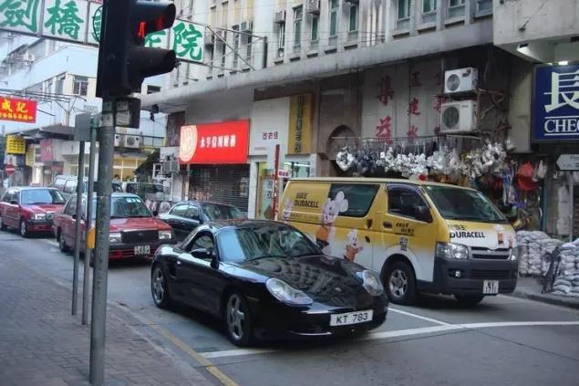为什么香港那么发达但感觉不是很堵车? - 交通