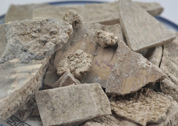 2,鸡矢白(同鸡屎白)——也就是鸡屎上面那层白色,女医明妃传有说得很