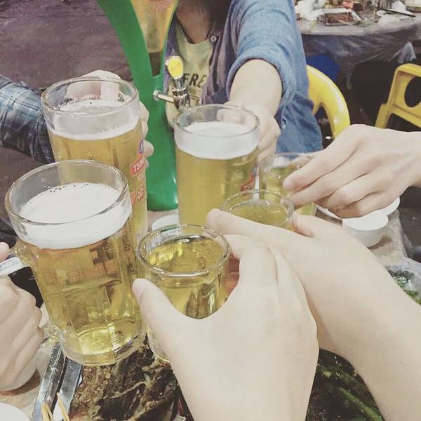 不滥交不乱交 可以和朋友两三偶尔约着吃个宵夜喝个小酒也是极开心的