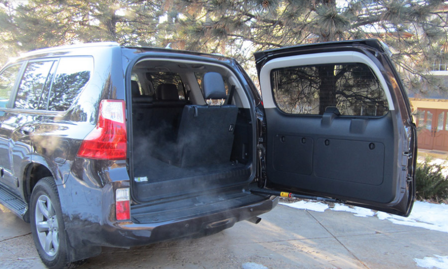 SUV(或越野车)的侧开式尾门设计成左侧开启或是右侧开启,是出于何种考虑? - 知乎