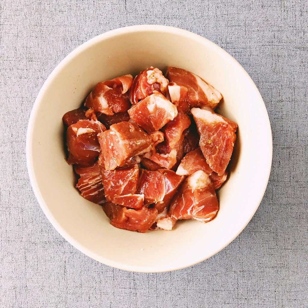 酸酸甜甜辣辣羊丁丁配薯片