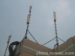 我的房间门口安装了一个巨大的中国移动信号加