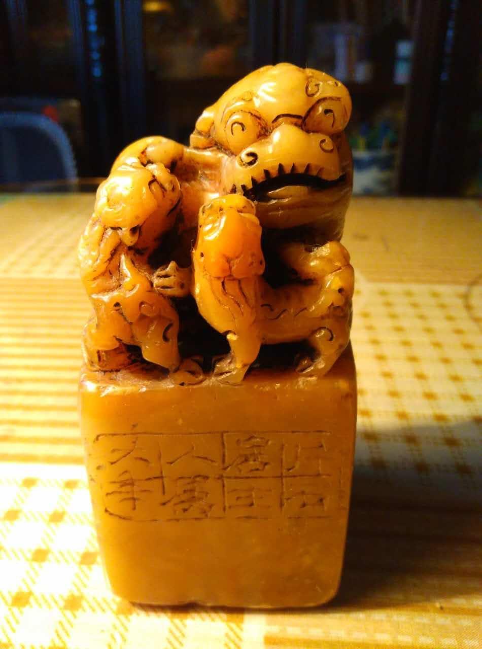 请问这块田黄玉如何?