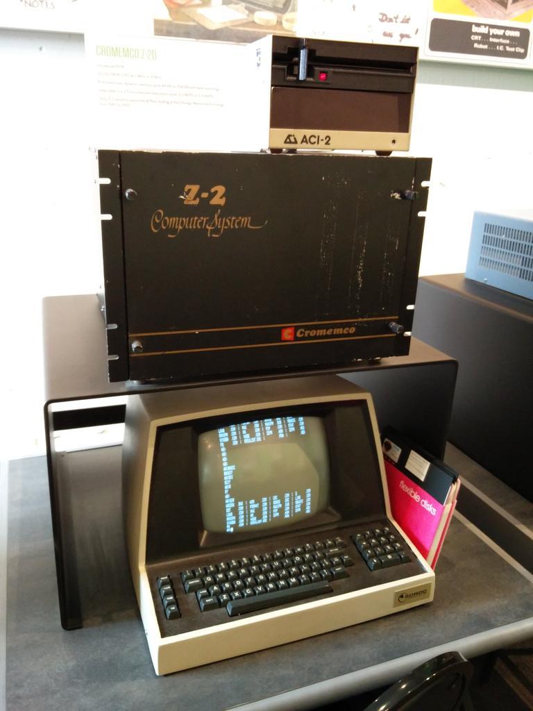 基於8080及仿製品zilog z80的電腦產品,一直持續到2000年左右,任天堂