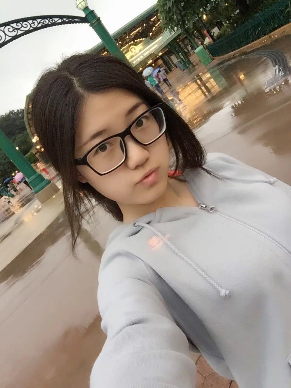 戴眼镜的女孩怎样自拍好看?