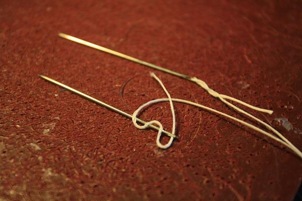 手工皮具的手缝过程,爱马仕双波浪骑马针法是