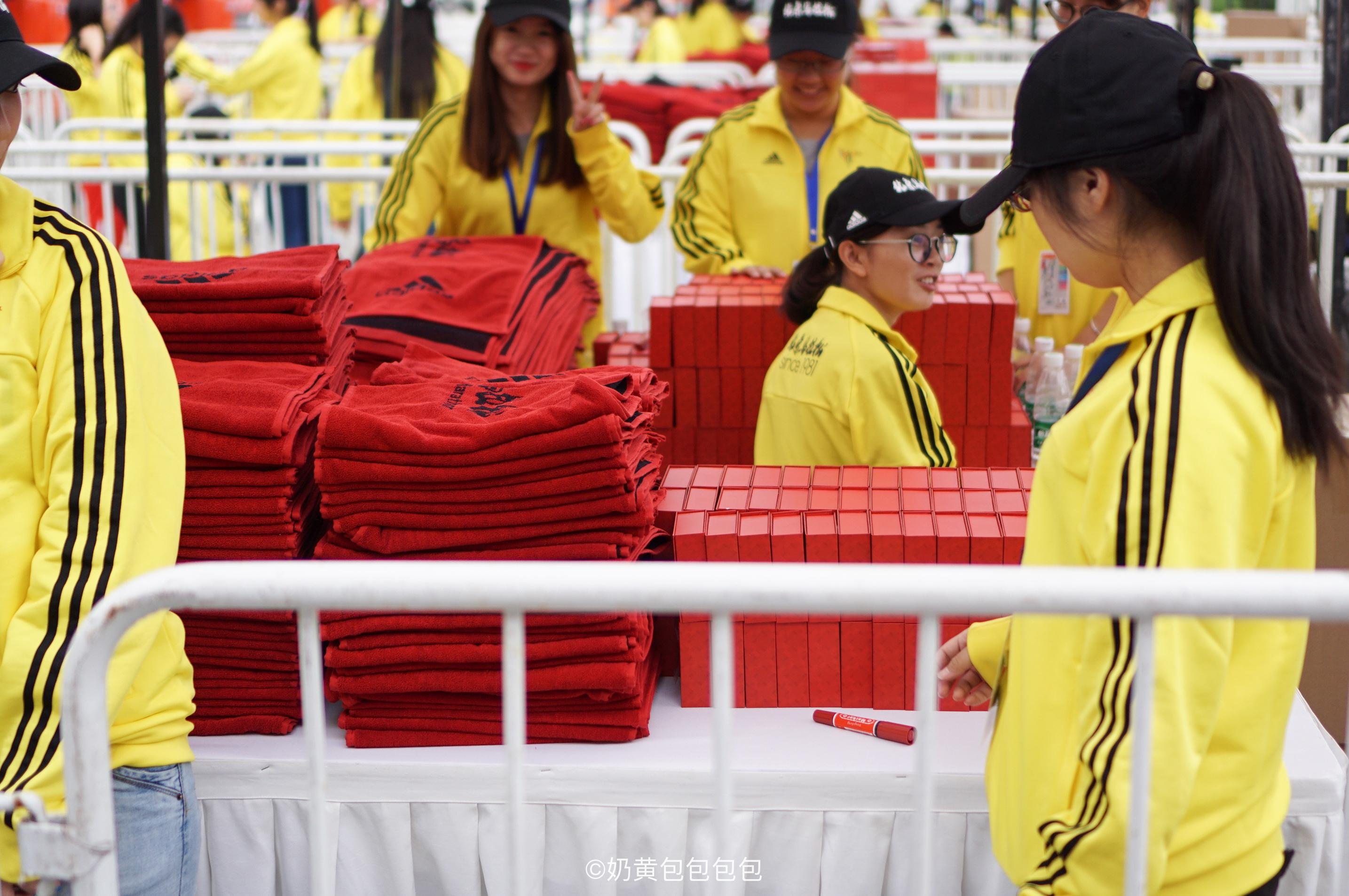 参加过东京马拉松的都会对东马的赛后领物交口称赞