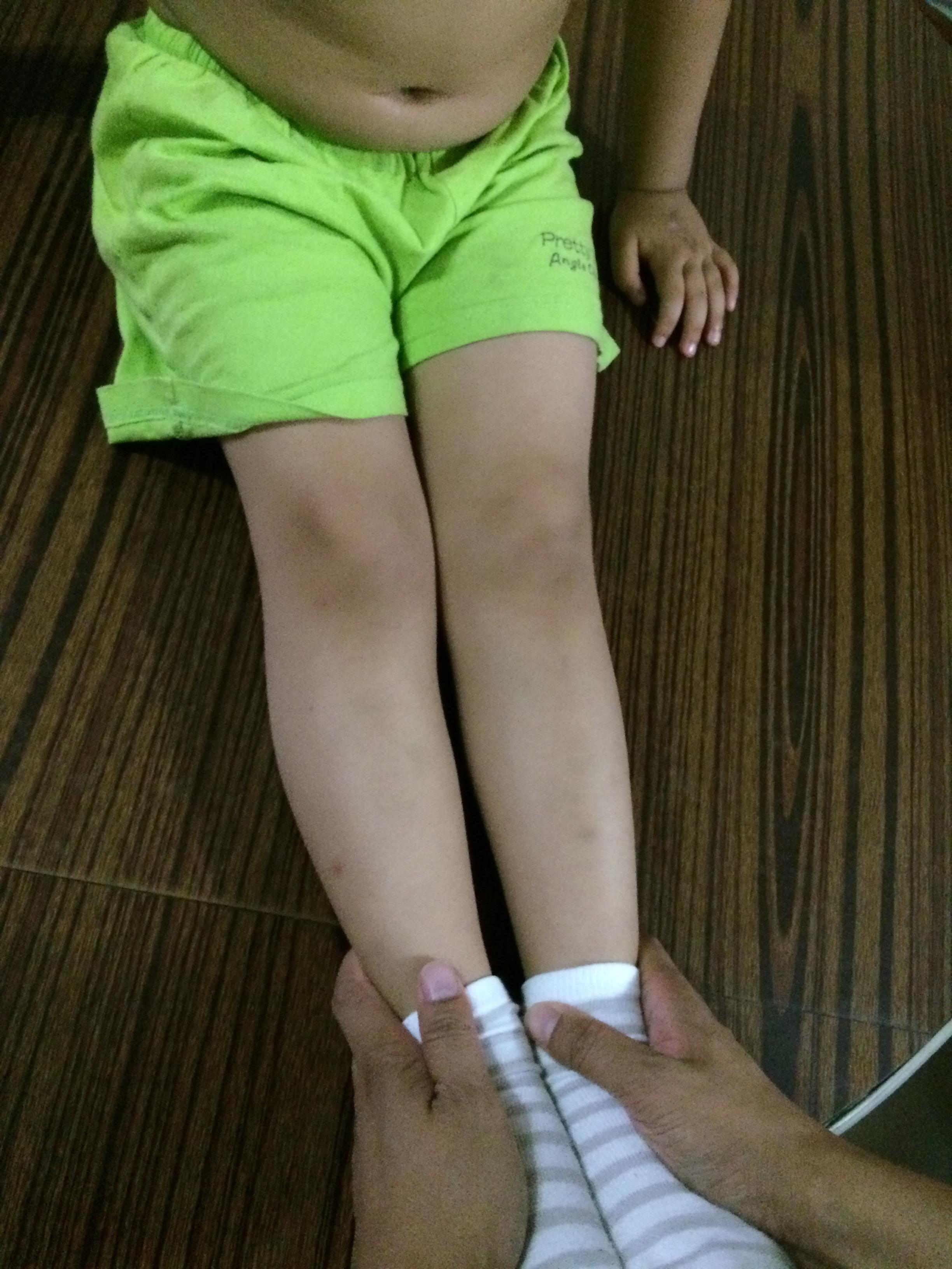 “筷子腿”也要会穿搭，高腰小脚裤利用身材优势显身形！