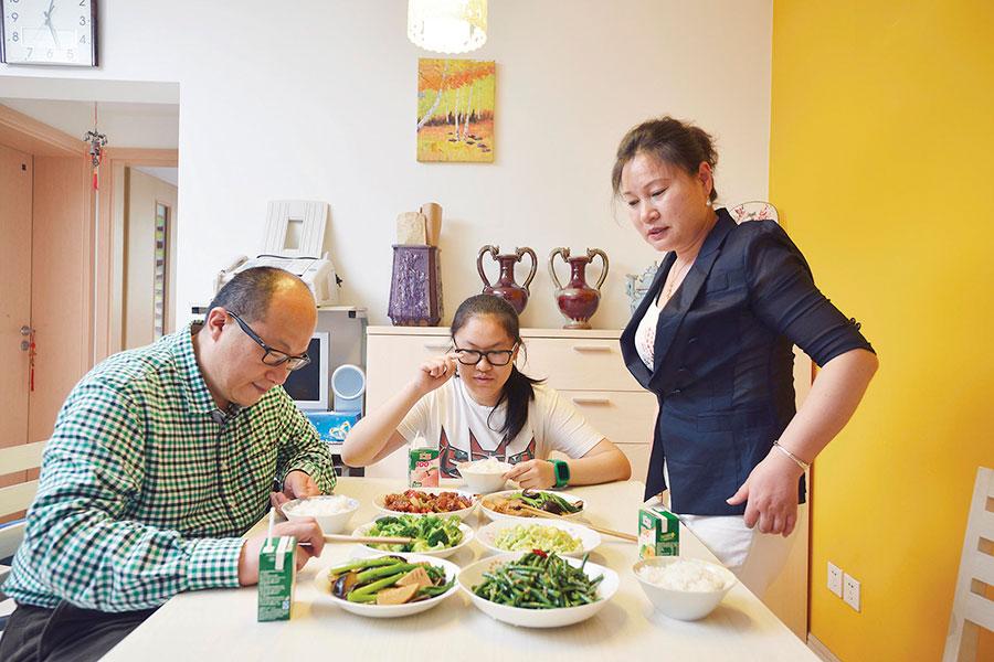 孩子因怪父母没钱给她出国留学,产生了矛盾怎