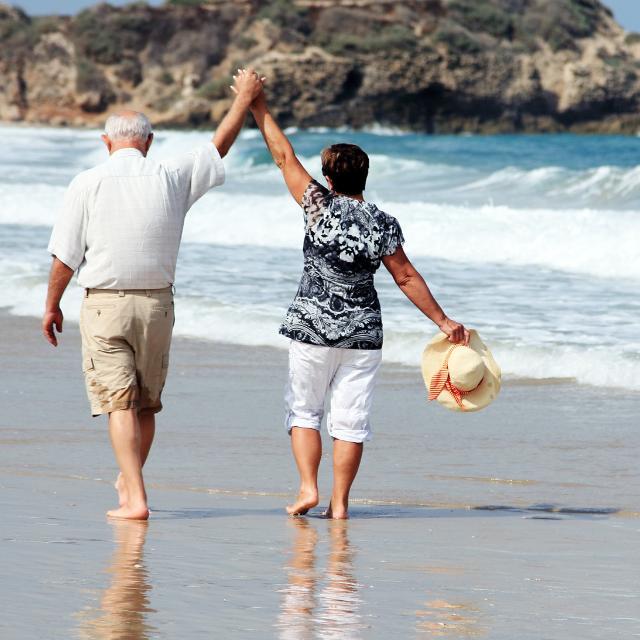 春节计划带父母外出旅游,有哪些注意事项?
