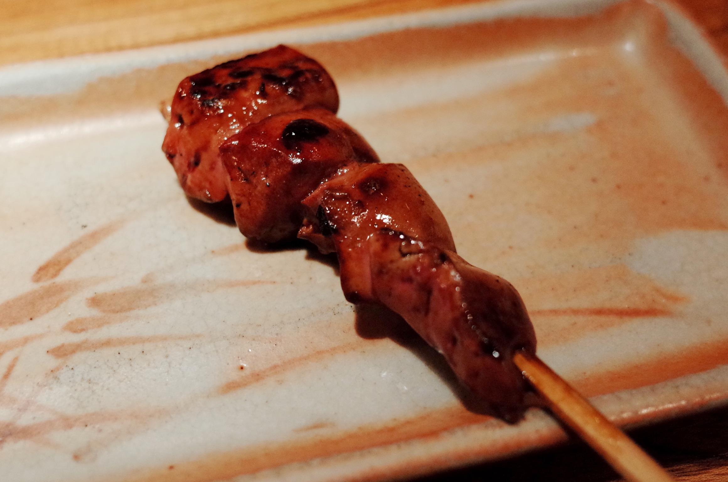 这是我朋友在东京「鸟喜」吃到的烤鸡肝,拿来做个好的参考吧.