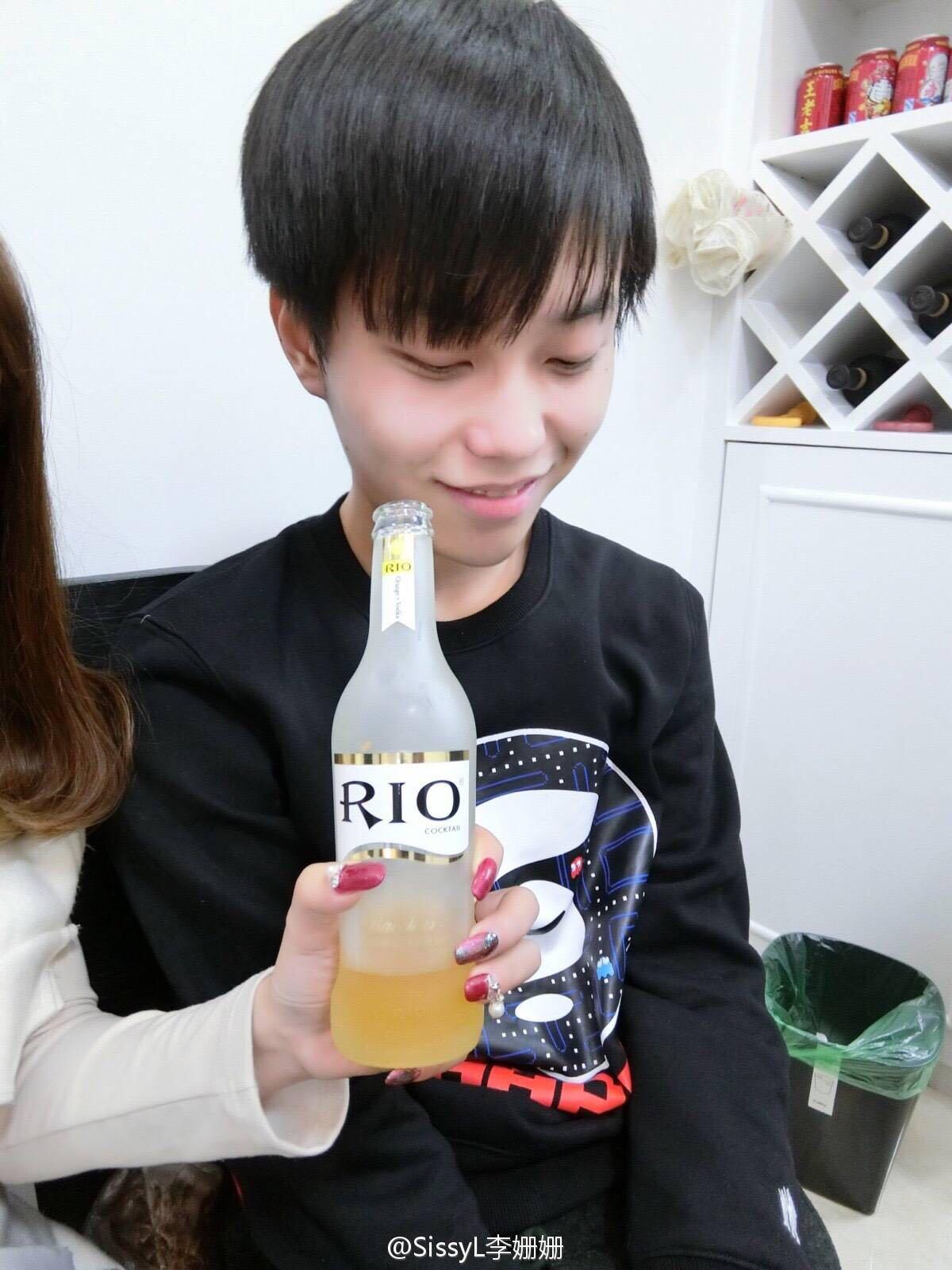 为什么电竞选手鲜有颜值高的呢.? - 湛蓝的回答