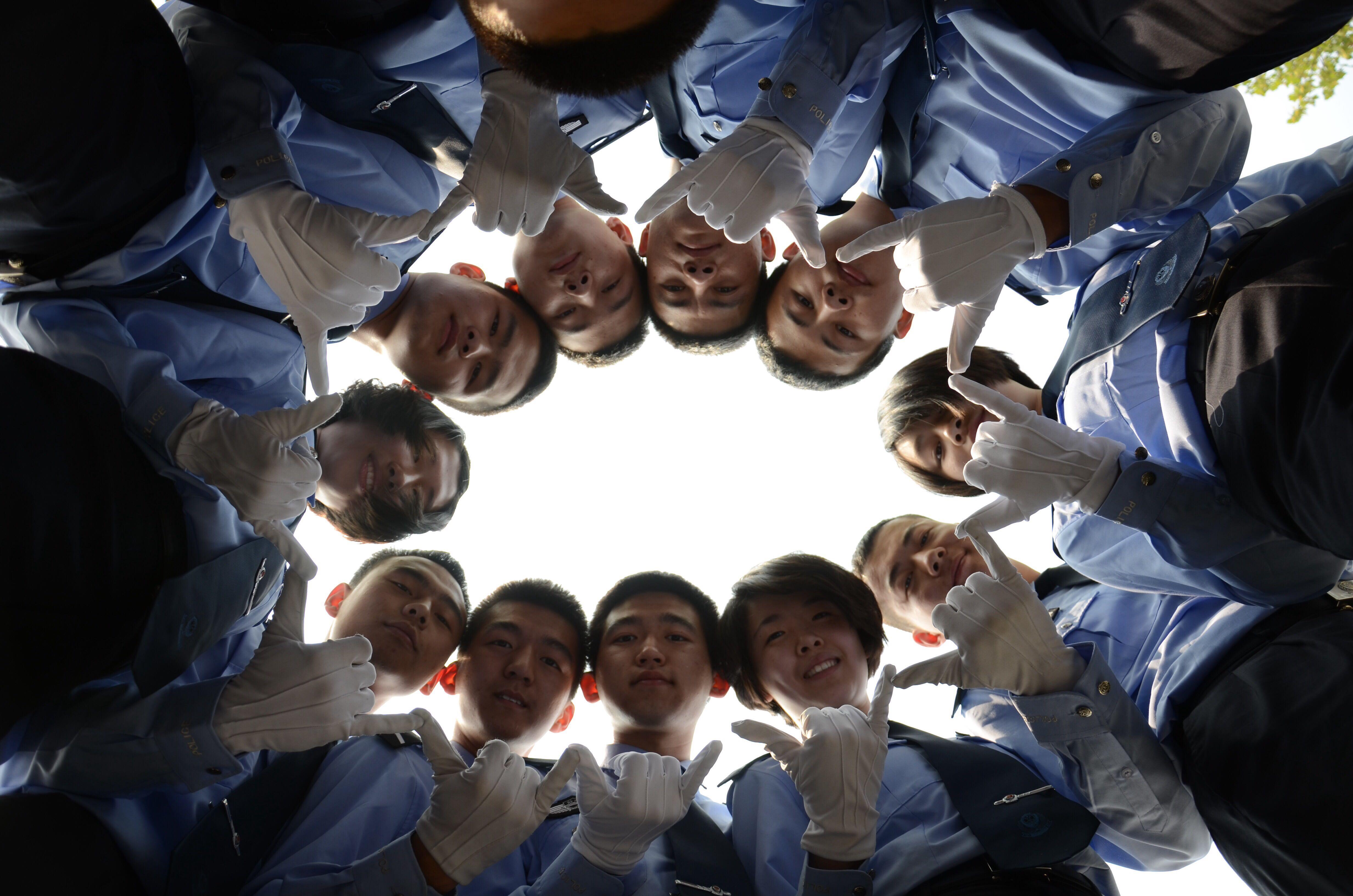 怎样拍有趣的集体照分享一下大家有趣的集体照吧