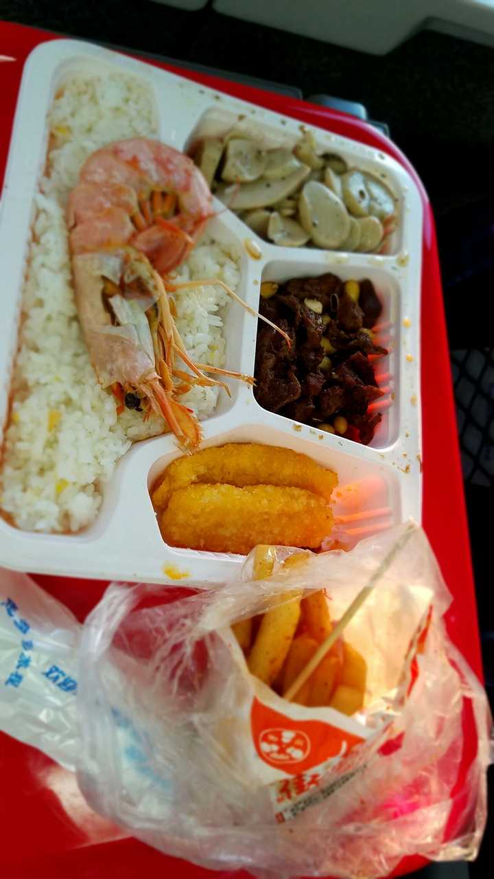 动车盒饭定价 40 元一份是否合理?