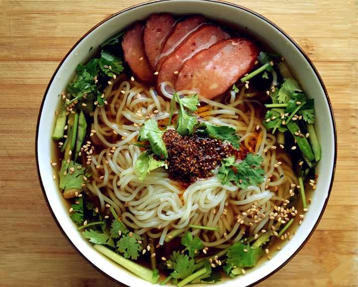 黑龙江省鸡西市---美食三剑客 冷面,辣菜,鸡西刀削面 好了 正题开 