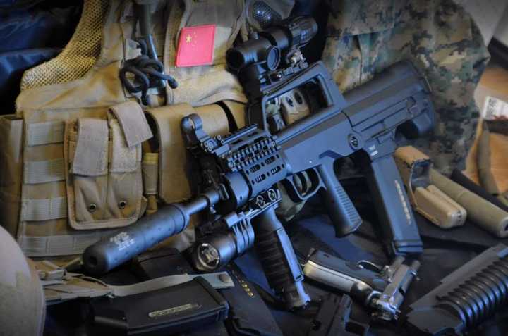 请分析一下中国95与美国现役 m系列步枪差异,为什么95看上去似乎比 m4