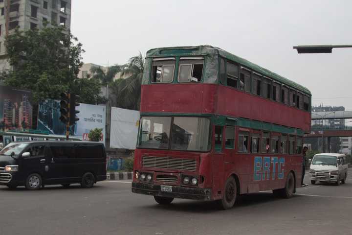 目前世界上明确以大规模使用双层公共汽车的城市,其实掰开双腿都数的