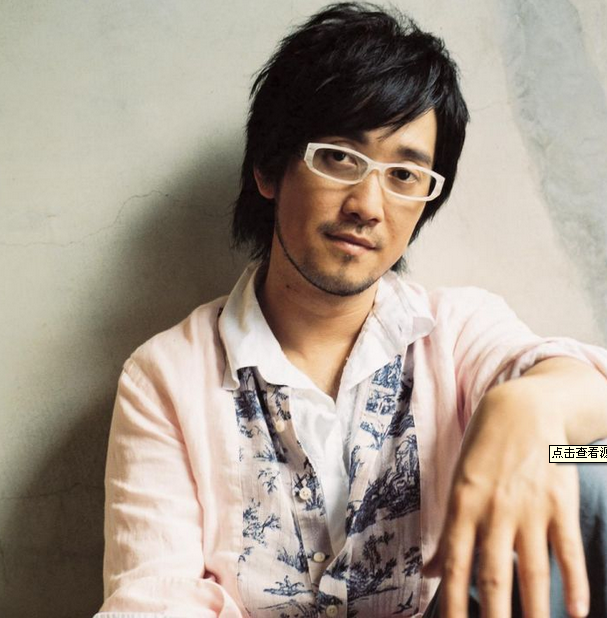 再推荐几首周传雄时代的歌吧,《我在身边》《花香》《永夜》《记时揪