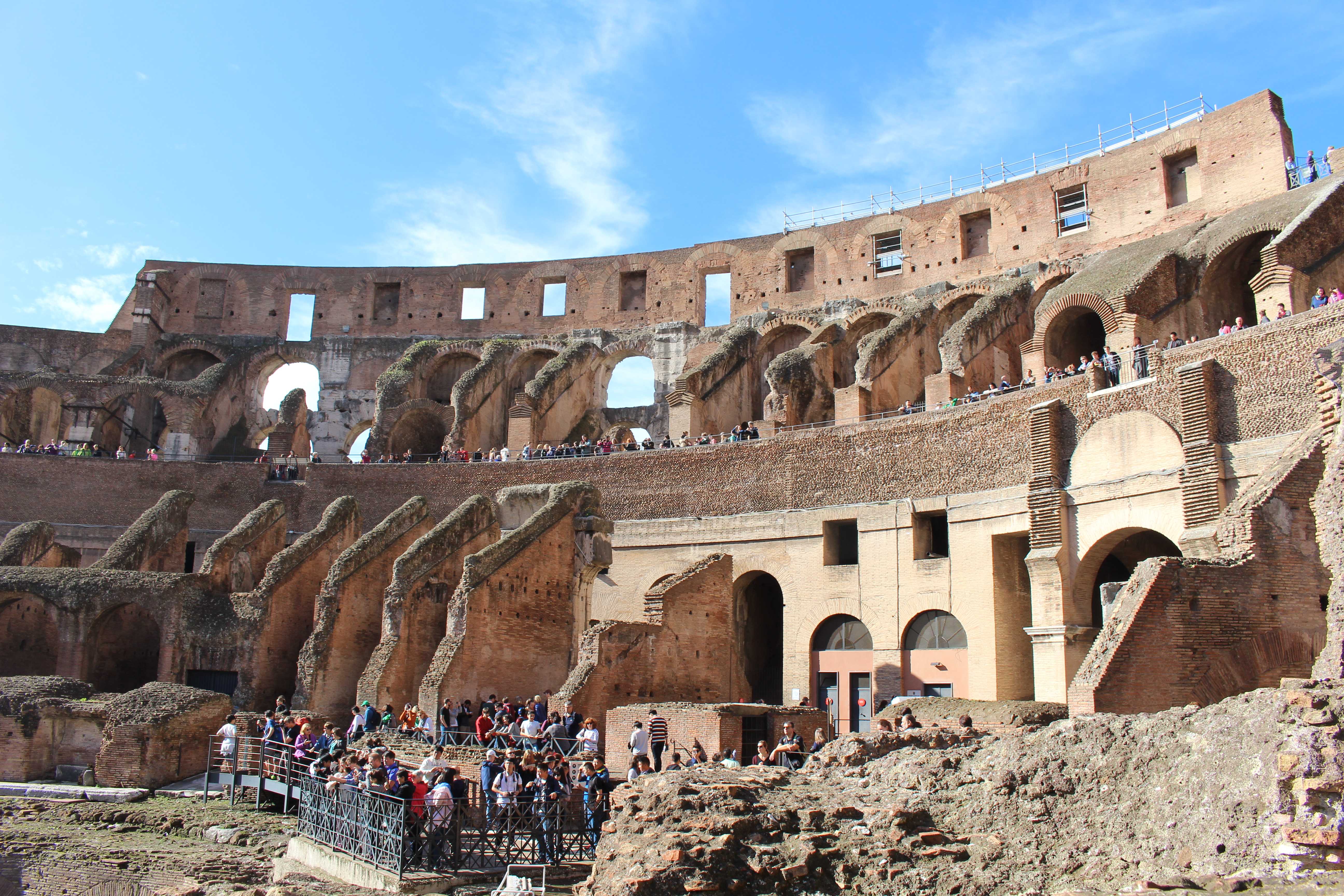 喜欢风景的话建议选择威尼斯,佛罗伦萨到威尼斯大概2个小时火车直达