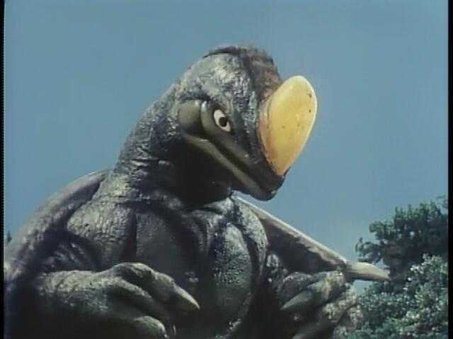 找自己孩子的 安格拉斯(其实亲子怪兽剧情放到整个系列都不算少见)