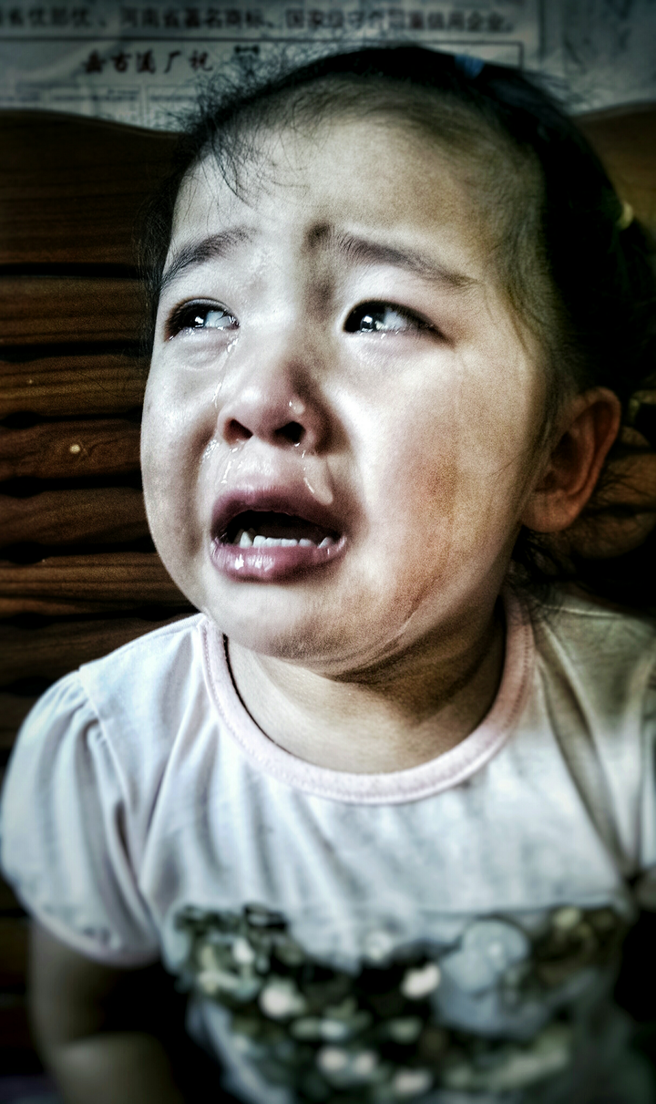 不知这个算不…一个嚎啕大哭的女娃娃