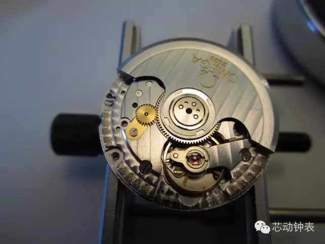 为什么我的欧米茄海马2500机芯突然慢了一小时