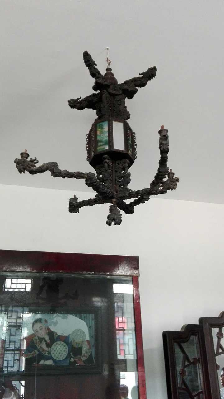 还有个犀牛望月镜,不过这个镜面是后来补上的.