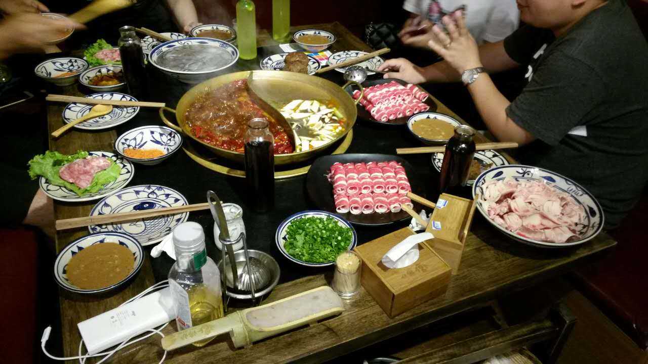 军博开了家"沸炉"重庆火锅,也不错,吃过之后心心念念好久.