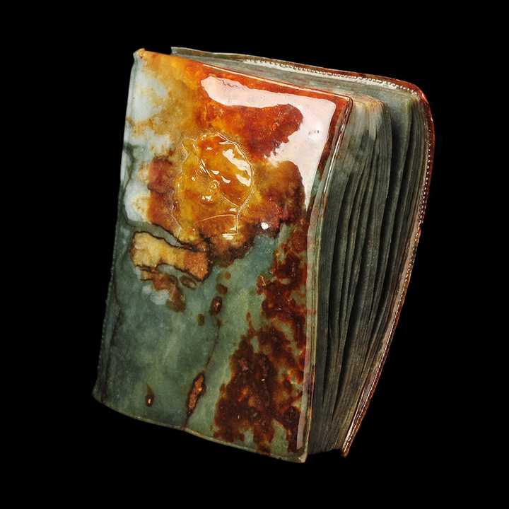 王朝阳作品《红色经典系列·红宝书》,图片来源:王朝阳官方网站