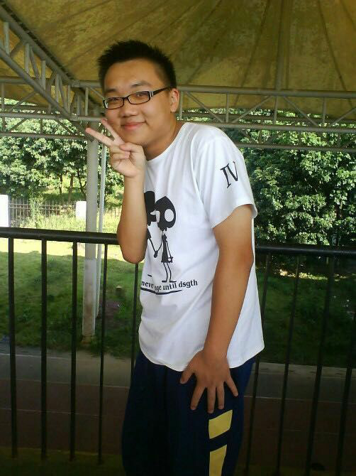 裤子都被磨破过几条〒_〒 不过人丑不要紧,最主要是有颗想变帅变美的