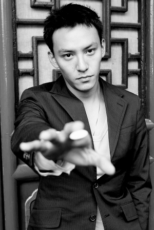 《卧虎藏龙》和《天下无双》以前都看过,对张震无感;但近期看《道士