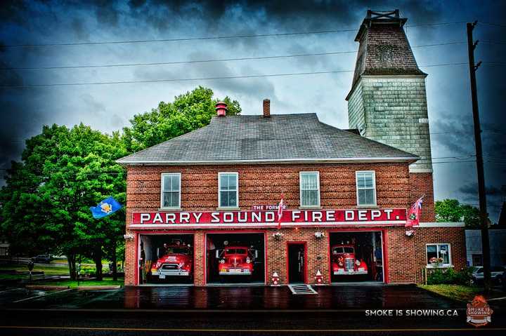 添个图,最喜欢的一个国外消防站.