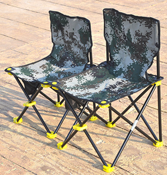 一些有趣的事 参加过画室集训的朋友都很熟悉,画画的时候大家都坐马扎