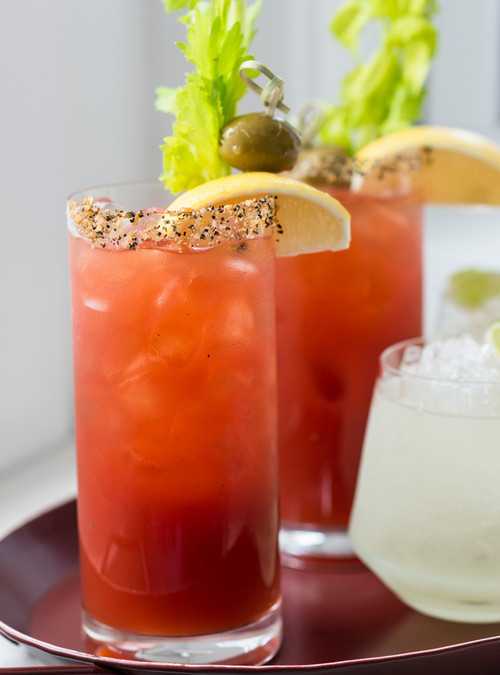 胡椒,辣酱,worcestershire sauce(一种酸苦味酱料),瓶口抹上芹菜盐