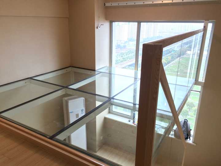 对于上下两层面积共 80 平米 loft 的装修,有哪些好的建议?