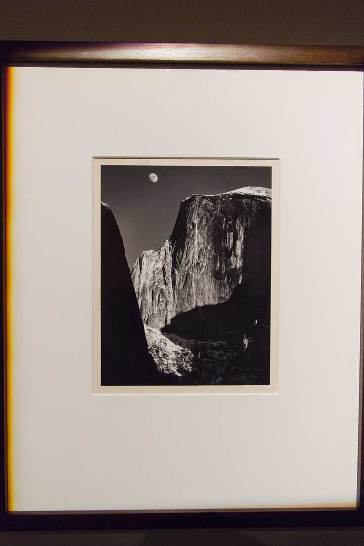 与绘画的关系十分精密,在摄影经历了 画意摄影 到 连环会摄影分离派