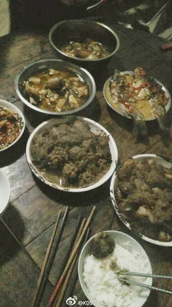 怎样看待上海女孩和江西男友回农村过年,看到第一顿饭