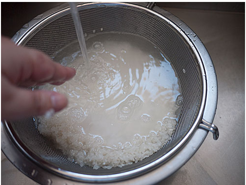 为什么关于煮饭的 加水时把水没过手指第一节或者压进去的手 这种无视锅大米量的经验能流传这么广 知乎 为什么关于煮饭的 加水时把水没过手指第一节或者压进去的手 这种无视锅大米量的经验能流传这么广 知乎